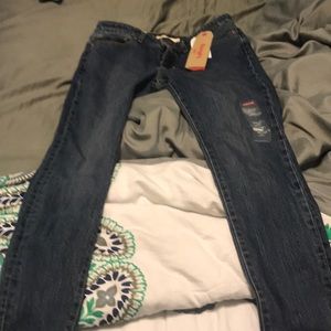 Levi skinny jeans 4 Med never worn.